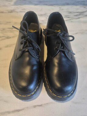 Vintage Dr. Martens smooth leather Oxford shoes.